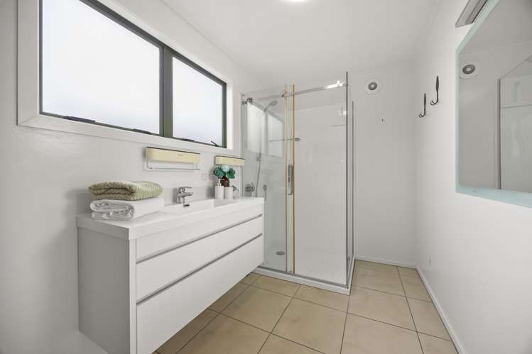 11 Cheriton Road Mellons Bay_23