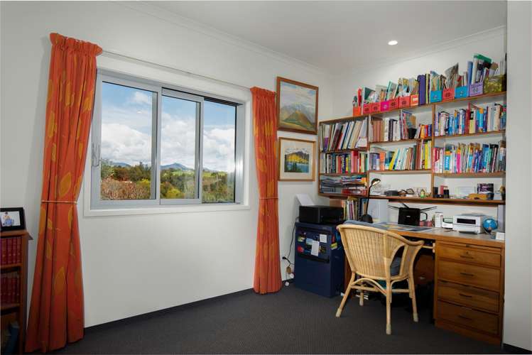 19 Lake View Place Fairhall_17