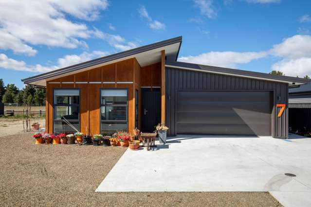 SMART DESIGN AND EASY LIVING