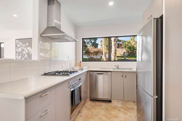 2/918 Beach Road Waiake_5