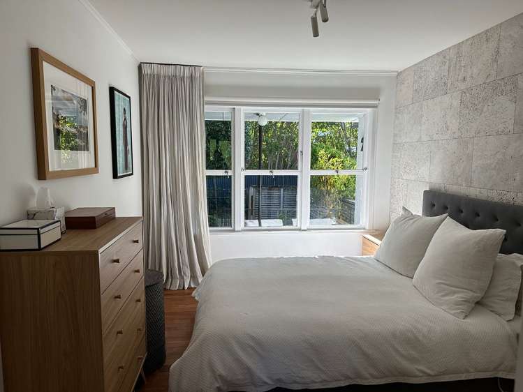 2/8 Shirley Road_0
