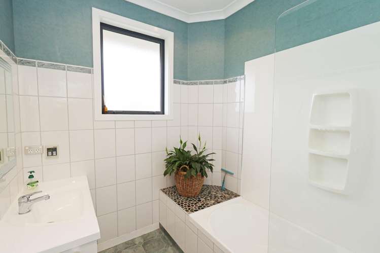 203 Pomona Road East Makarewa_21