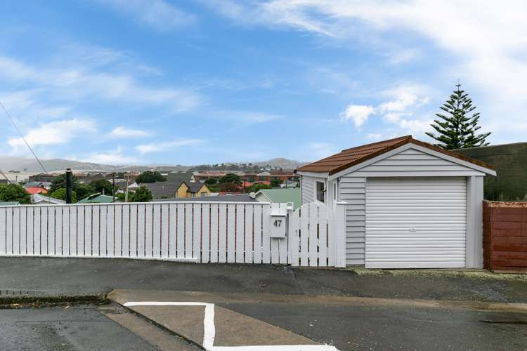 47 Queens Drive Lyall Bay_12