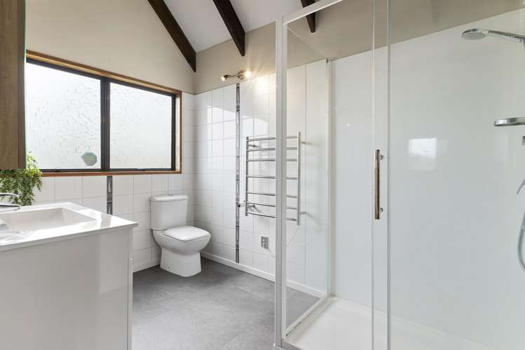 2/3 Lynngate Place Hillcrest_16