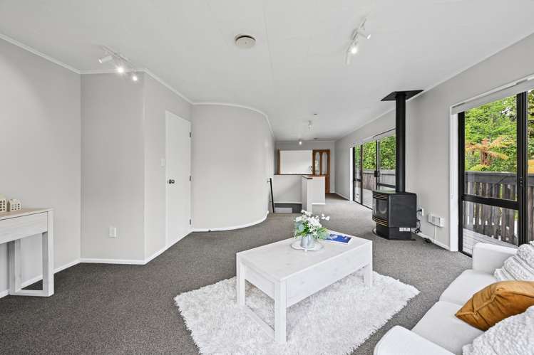 8B Wharepaina Crescent_4