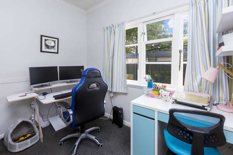 96 Heretaunga Square Silverstream_11