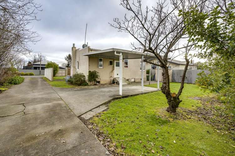 310 Park Road South Akina_13