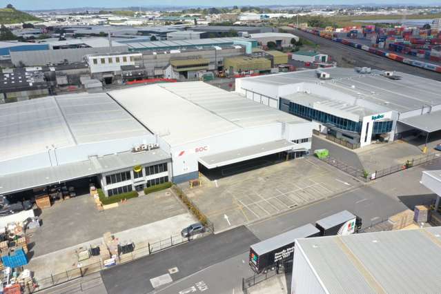 Tilt slab warehouse + exclusive yard