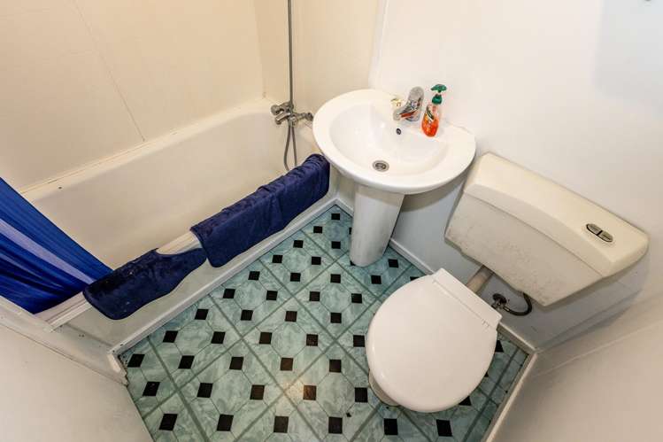 17 MacKenzie Street National Park_12