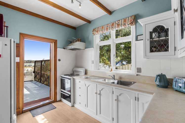 17 Cunningham Terrace Lyttelton_11