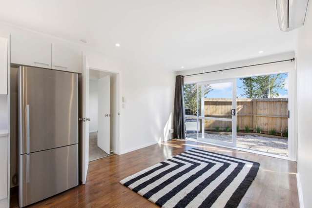 1/1 Griffiths Place Te Atatu South_3