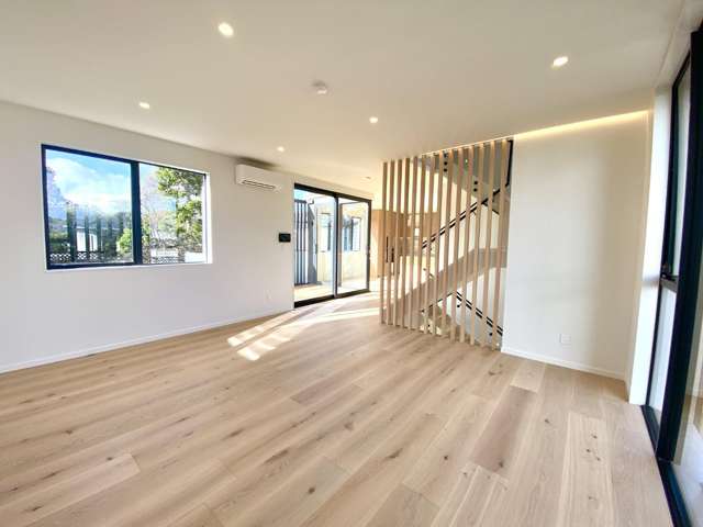 12B Tenterden Ave 1728_3