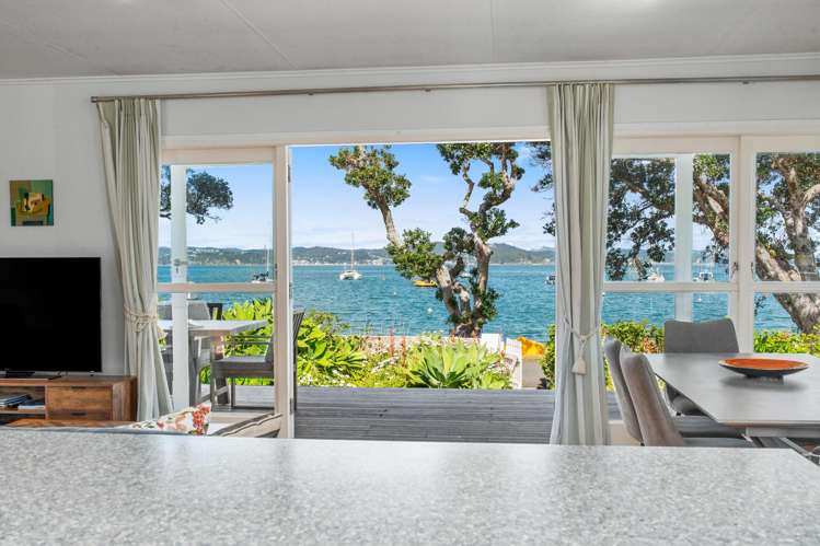 49 The Strand Russell_5