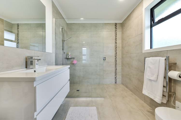 12 Carlingford Rise Dinsdale_11