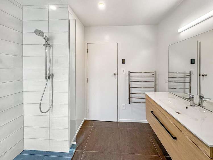 23 Parkes Avenue 1228_22