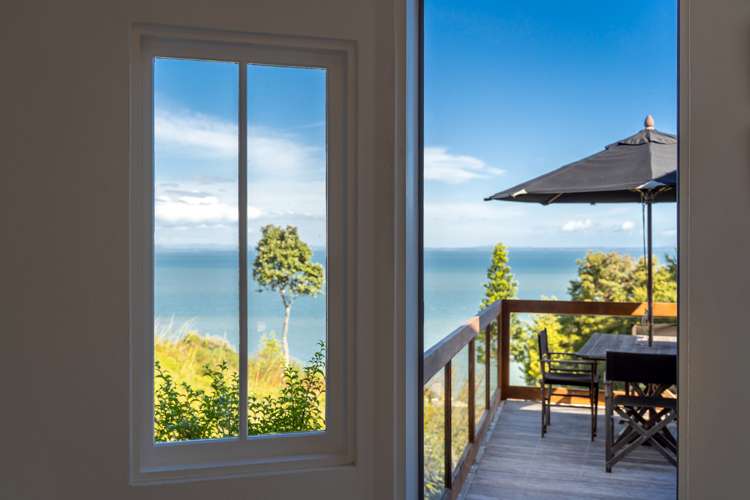 8 Herrings Cove Place Titirangi_28