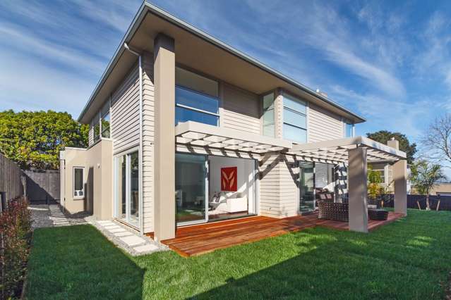 Spacious 5-Bedroom Family Home in Prime Mt Ede...