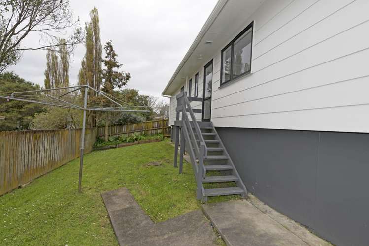 2/7 Maywood Crescent Glen Eden_15