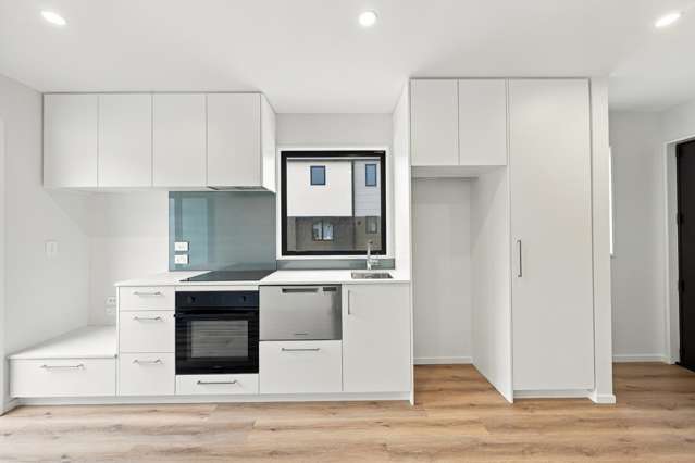 2/15 Silvester Street Woolston_3