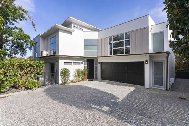 SPACIOUS & CONTEMPORARY - WEATHERTIGHTNESS ISSUES