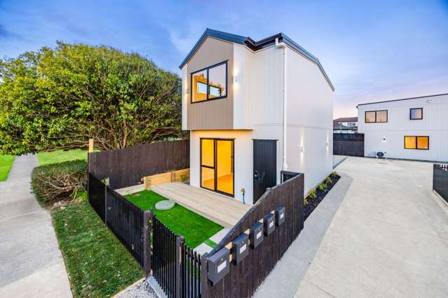Brand New, Standalone & Road Frontage in Papatoetoe!