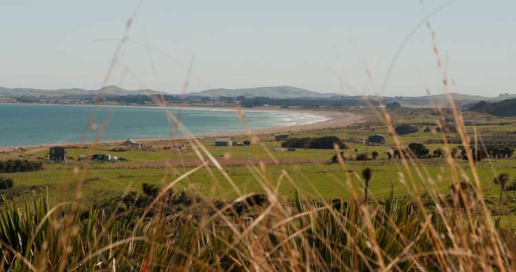 77 Tihaka Beach Road Riverton & Surrounds_32