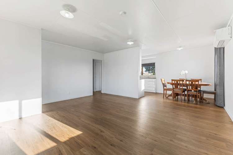 84 Maplesden Drive Clendon Park_11