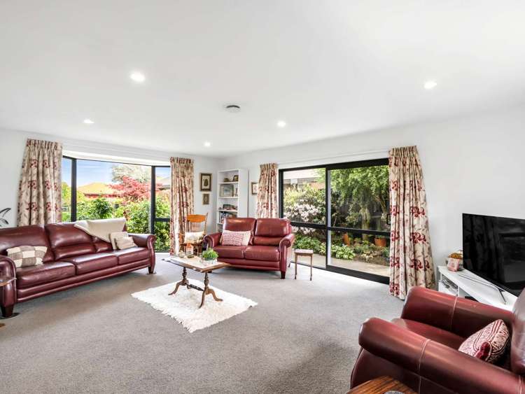 8 Stable Way Belfast_10