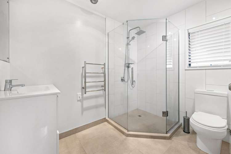 1/18 Sherwood Avenue Te Atatu South_11