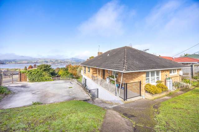 Fantastic Views of Lake Hakanoa