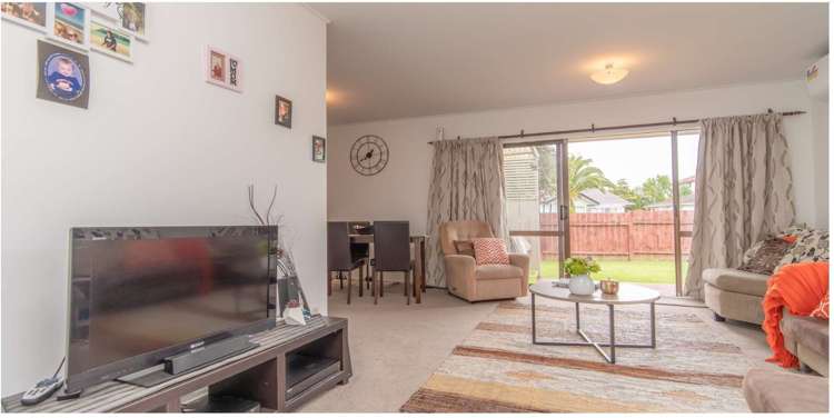 2/4 Tyndrum Place Highland Park_9