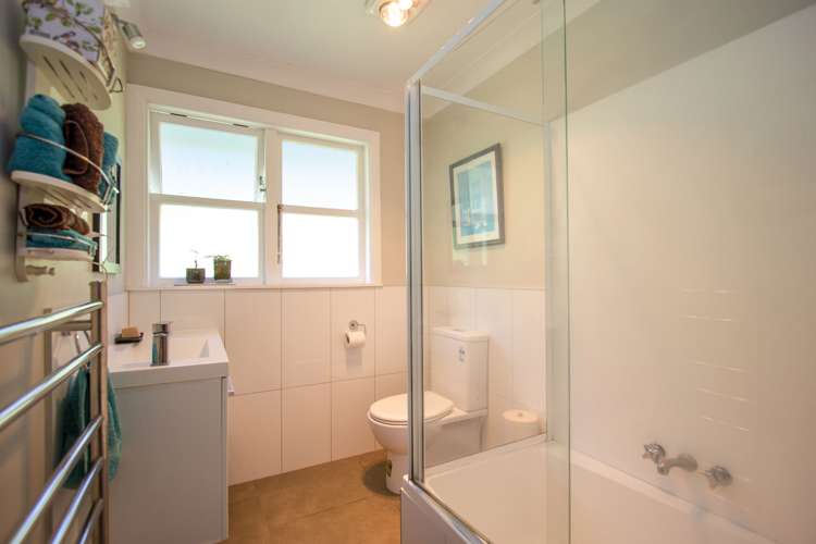 38 Collins Avenue Tawa_11