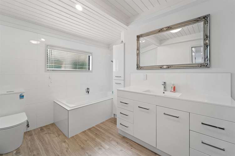 9b Centreway Road Orewa_15