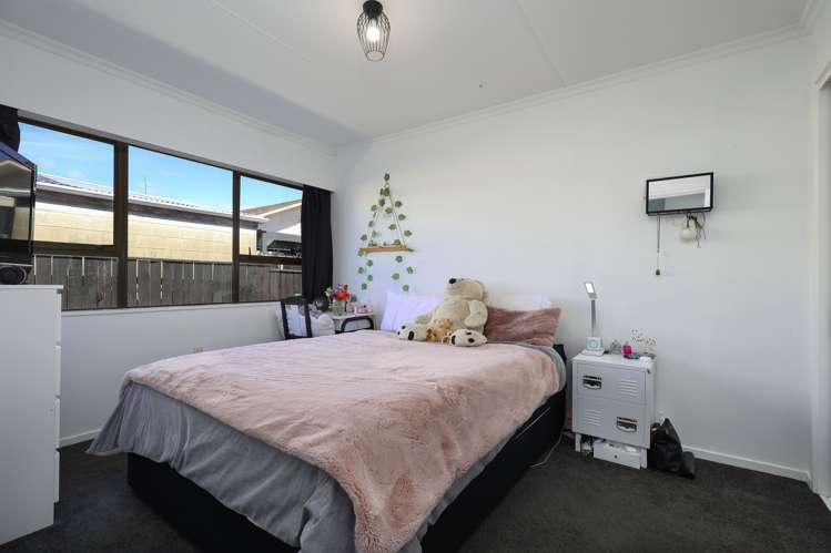 2/7 Jellicoe Avenue Stoke_11