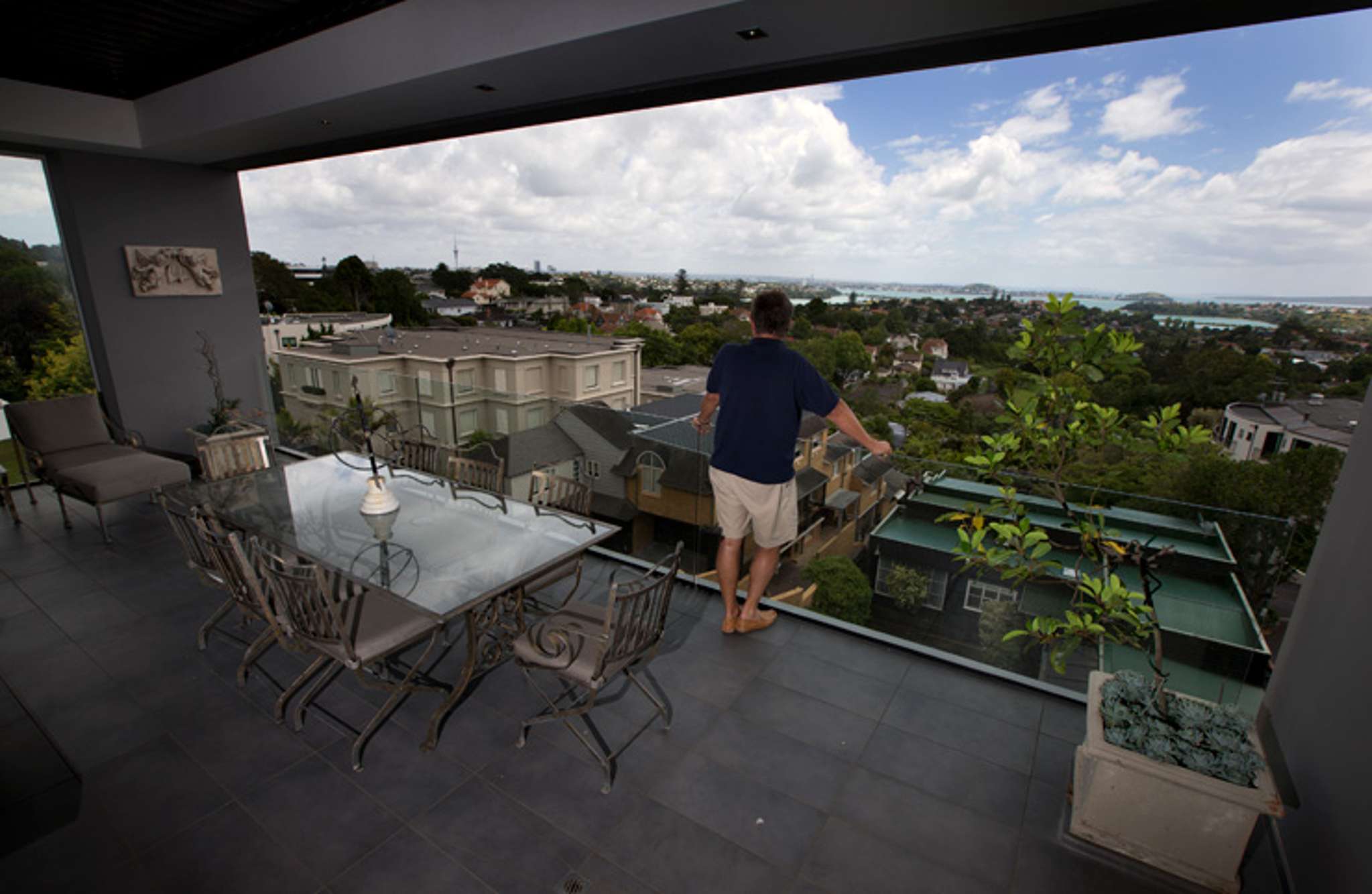 Mystery deal: Remuera penthouse owner buys the house in front for $10m