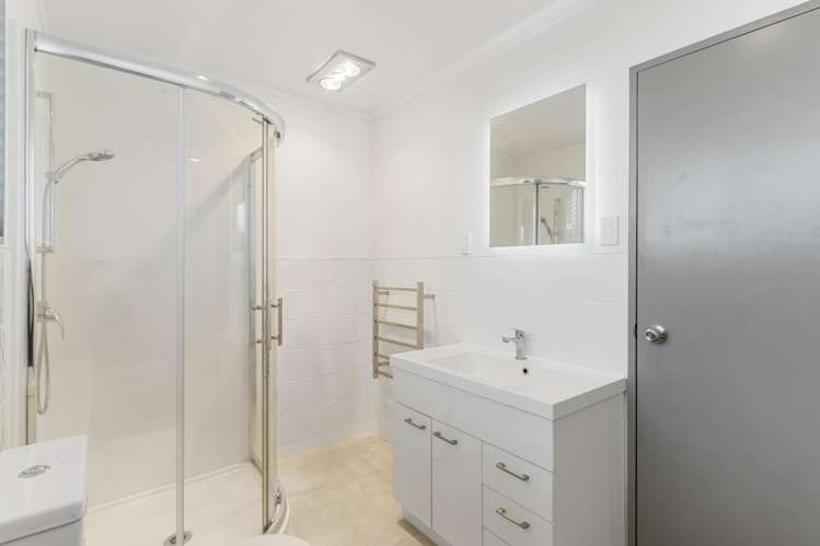2/10 Bishop Street Green Bay_12