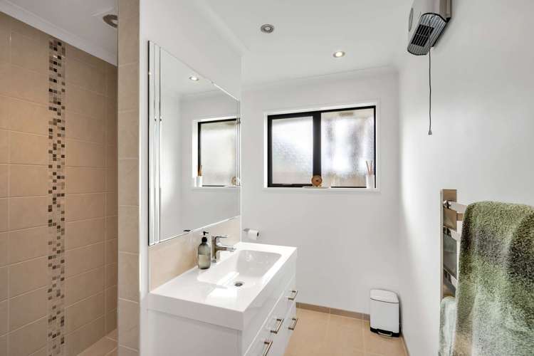 29 Araucana Way Burwood_34