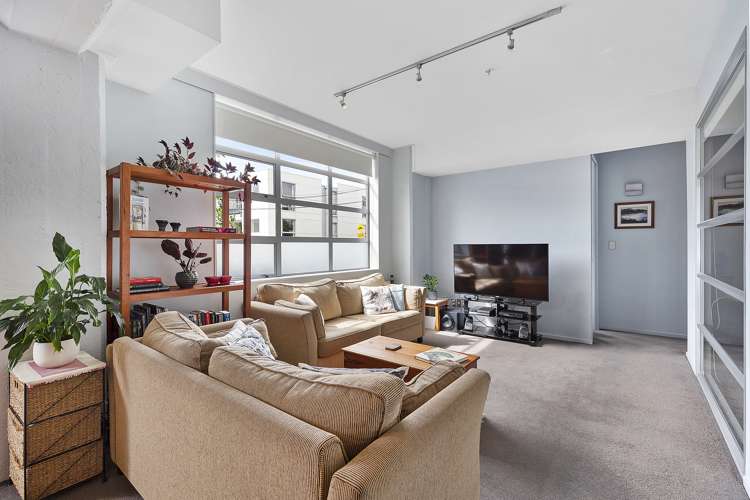 102/20 Hanson Street Mount Cook_2