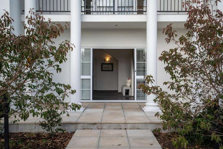 18 Travis Country Drive Burwood_9