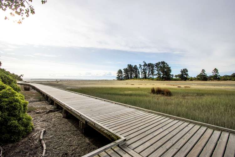 P75/70 Beach Road Tahunanui_10