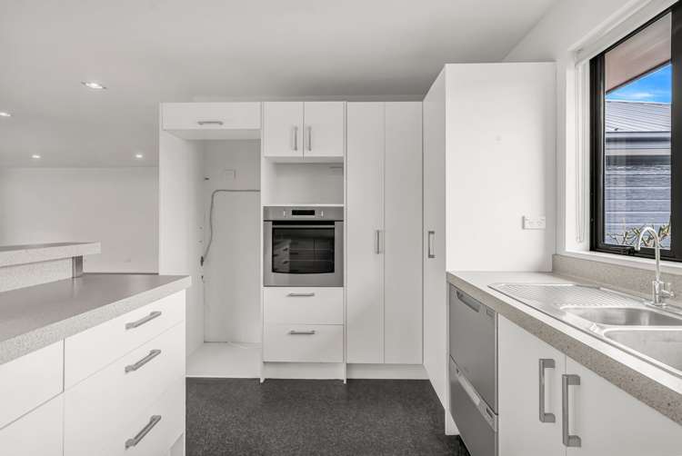 8 Parkdale Close Allenton_2