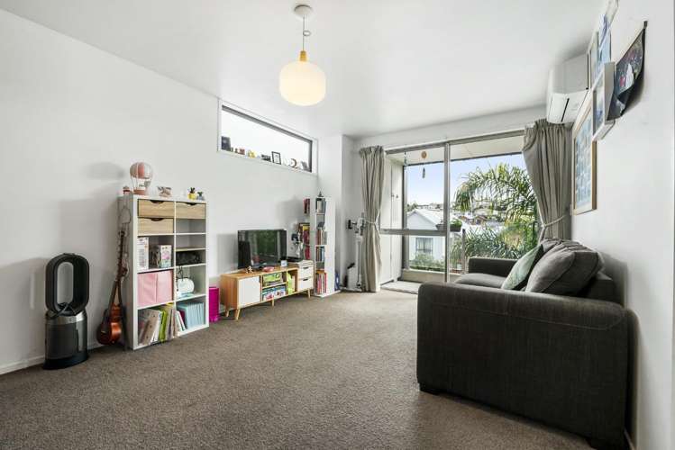 211/17 Link Crescent Stanmore Bay_6