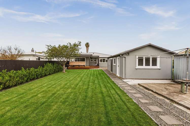 810 Queen Street East Parkvale_13