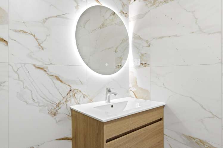 8/35 Centreway Road Orewa_10