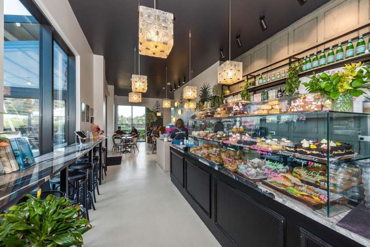 985 Mount Eden Road_0