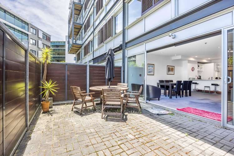 221/125 Customs Street West_0