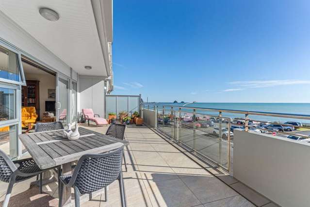 URBAN EDGE MEETS COASTAL CALM - "QUARTERDECK"