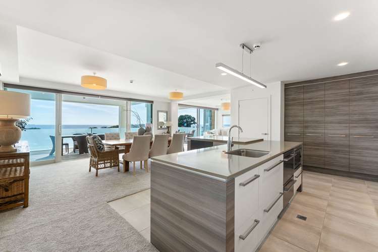 2/154 Marine Parade Mt Maunganui_1