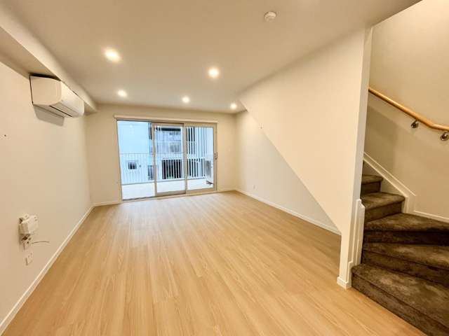 16/9 Aeroview Drive 1603_4