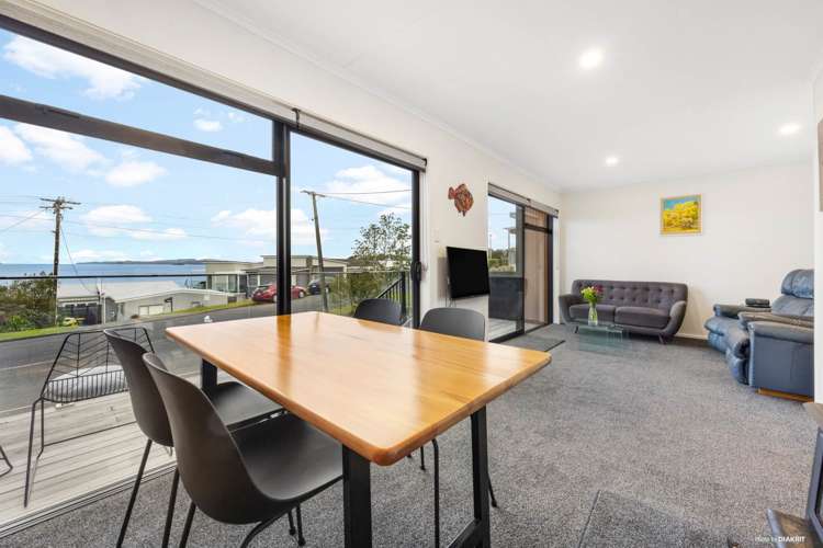 9a Piccadilly Circus Snells Beach_5